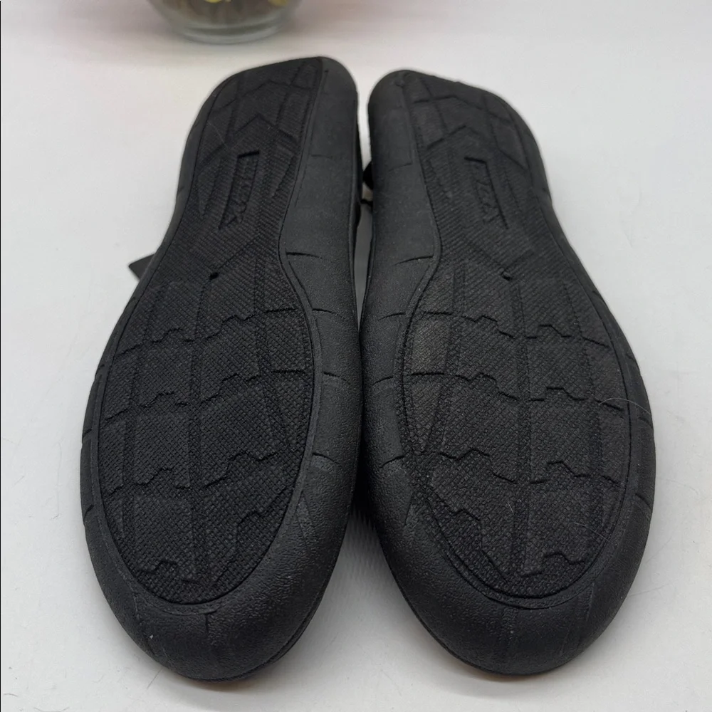 Black NWT Men's Slip-On Water Shoes Size 12 SNK9302B